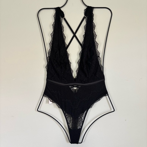 VICTORIA’S SECRET Women’s Black Opaque Stretch Lace Deep V Teddy Strappy Size XS - Picture 1 of 12